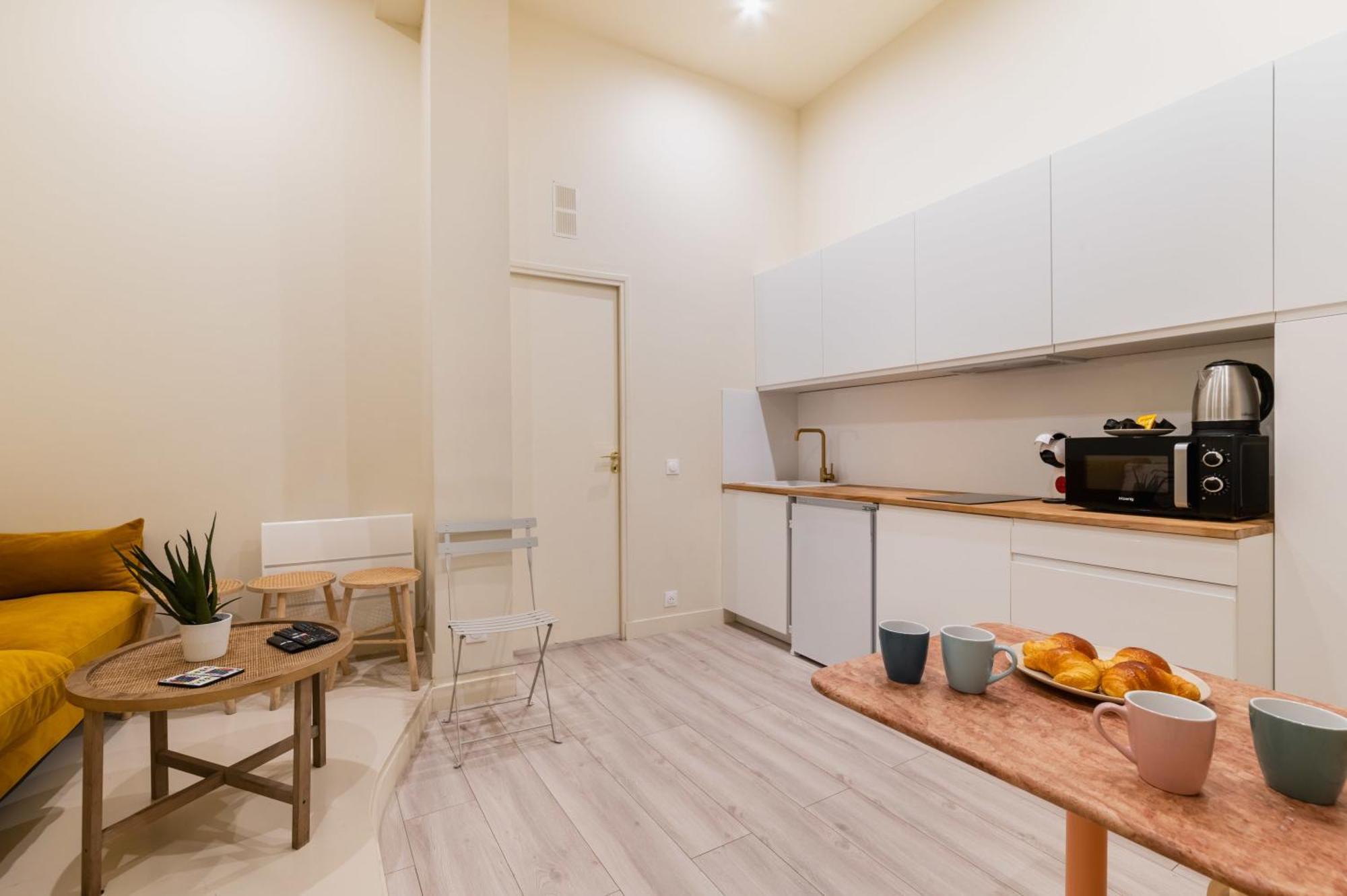 Charmant Appartement Moderne Haut Marais - 4P - Flat-Guest パリ エクステリア 写真