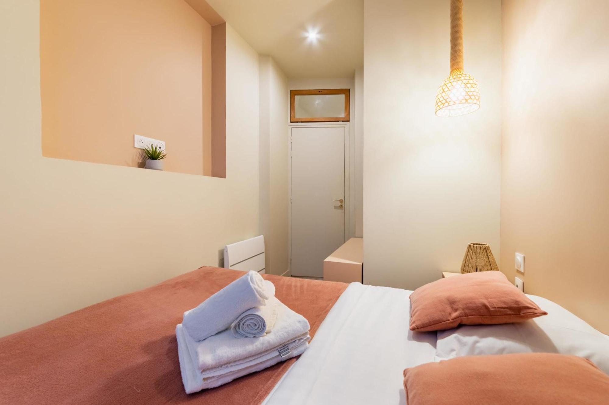 Charmant Appartement Moderne Haut Marais - 4P - Flat-Guest パリ エクステリア 写真