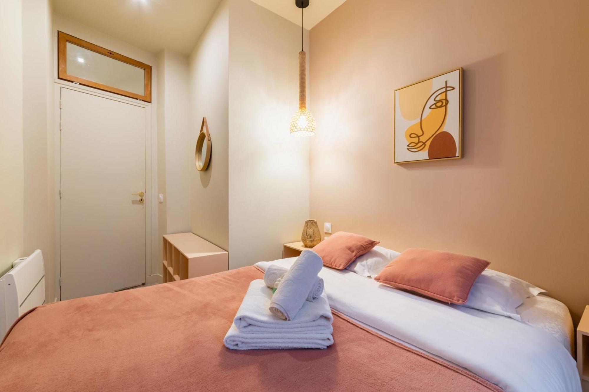 Charmant Appartement Moderne Haut Marais - 4P - Flat-Guest パリ エクステリア 写真